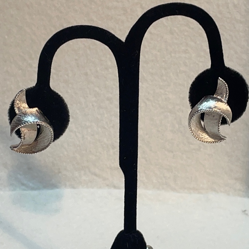 Vintage Trifari silver tone clip on earrings 1”